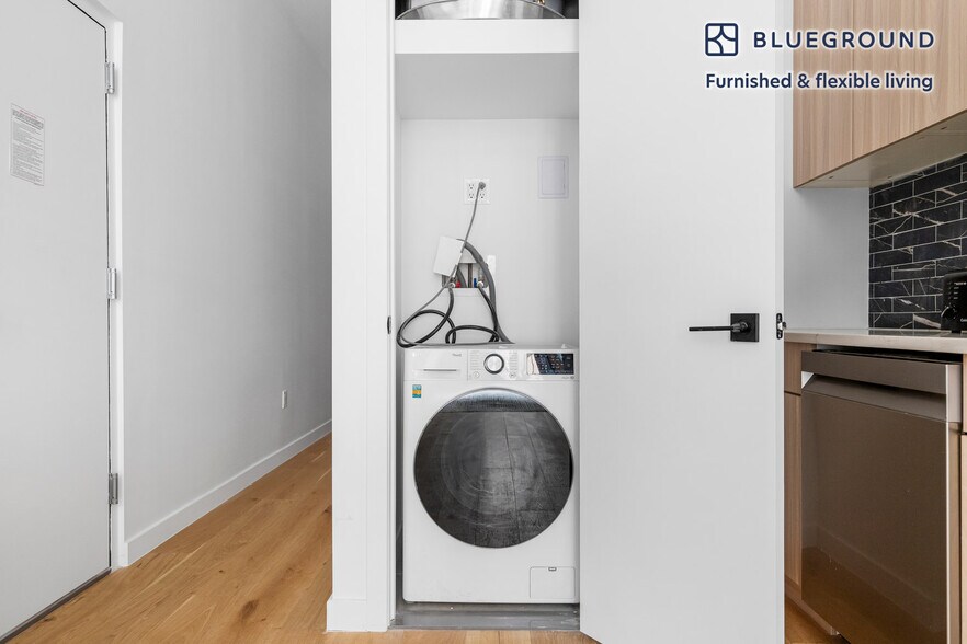 Building Photo - 10 St Marks Pl