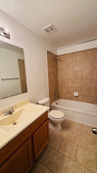 Building Photo - 112 Hendelson Ln