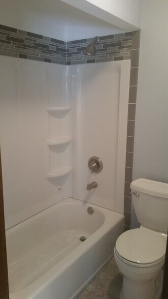 Building Photo - 833 Nowland Ct