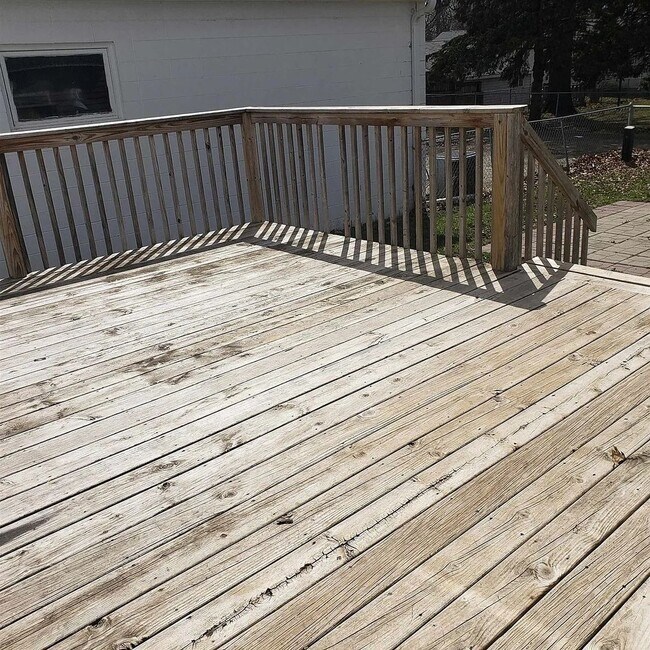 Building Photo - 2215 Falls Ave