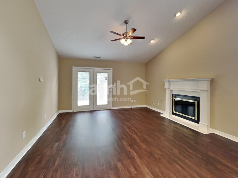 Building Photo - 12985 Sweet Briar Pky