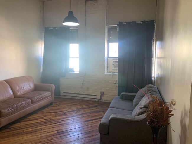 Building Photo - 1417 Kemper St
