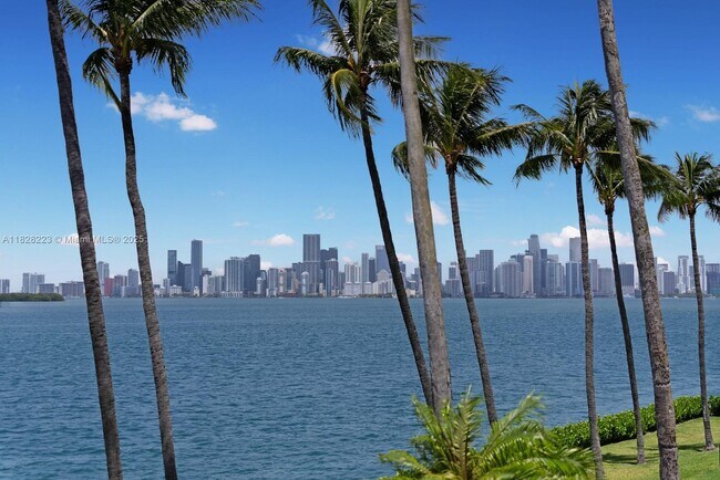 Building Photo - 2424 Fisher Island Dr