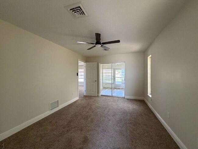 Building Photo - Charming 2-Bedroom, 2-Bath Duplex in a Quiet Englewood Cul-de-Sac
