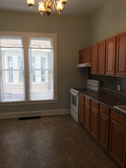 Building Photo - 900 N 10th St