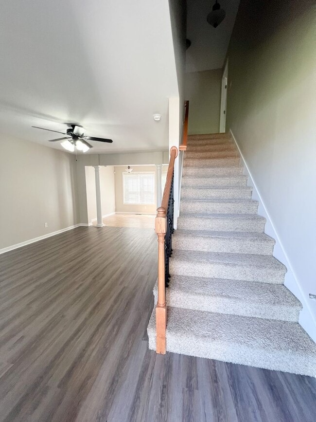 Building Photo - 3 Bedroom 2.5 Bath home in well established neighborhood!