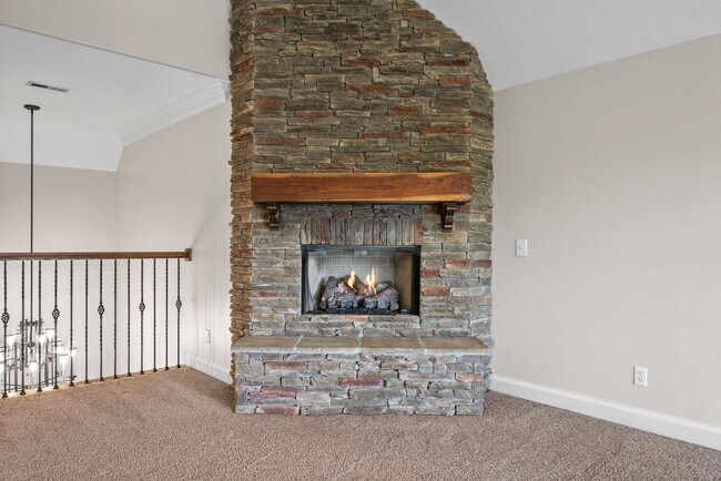 Building Photo - Pet Friendly Four Bedroom off Exit 8!