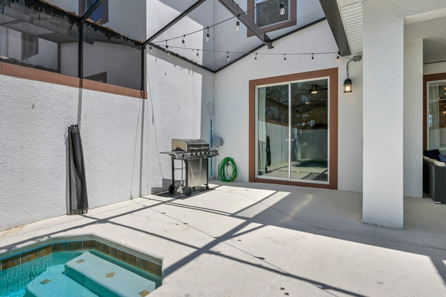Building Photo - 5045 Windermere Ave