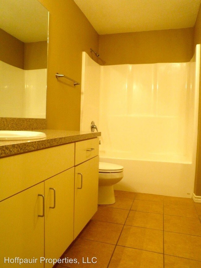 Building Photo - 121 W Lagrange St