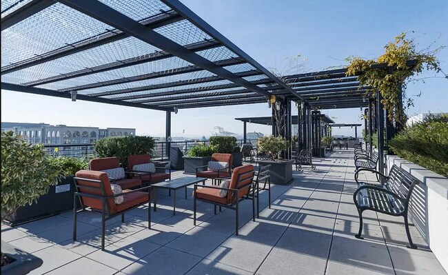 Building Photo - 288 3rd St
