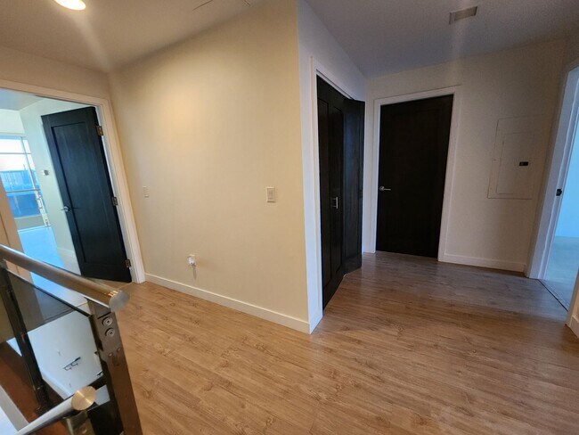 Building Photo - Exceptional Two Level 3 bedroom Condo in upscale Luxe Lofts