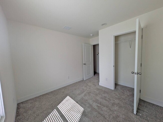 Building Photo - 6656 Pentz Rd