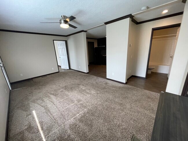 Building Photo - 5 Sparrow Hill Dr