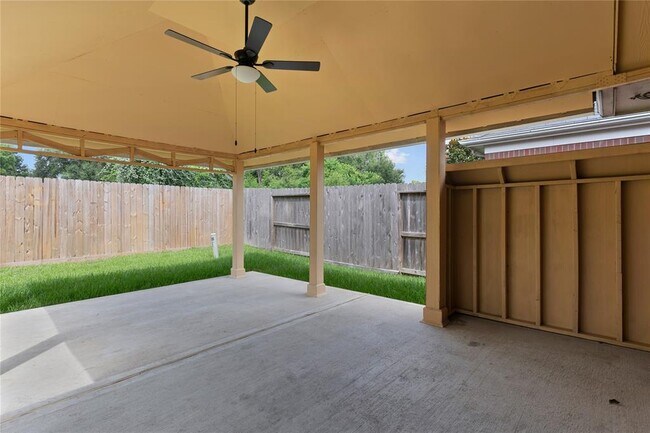Building Photo - 10115 Willow Crossing Dr