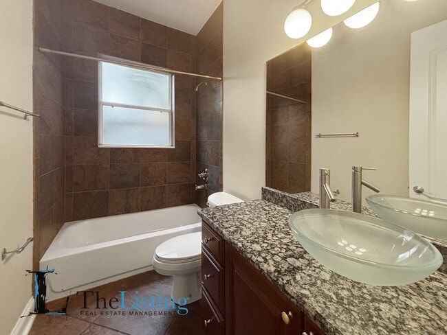 Building Photo - 827 Meridale Ave