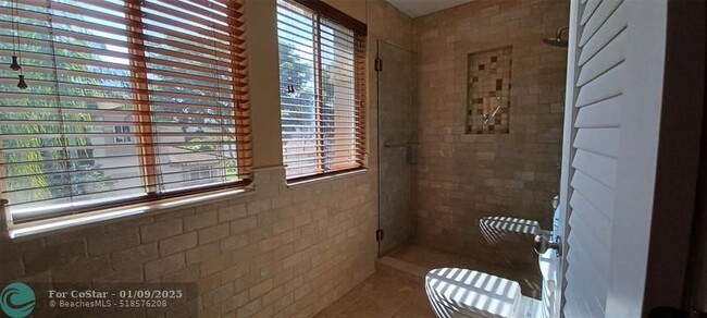 Building Photo - 6688 Via Regina