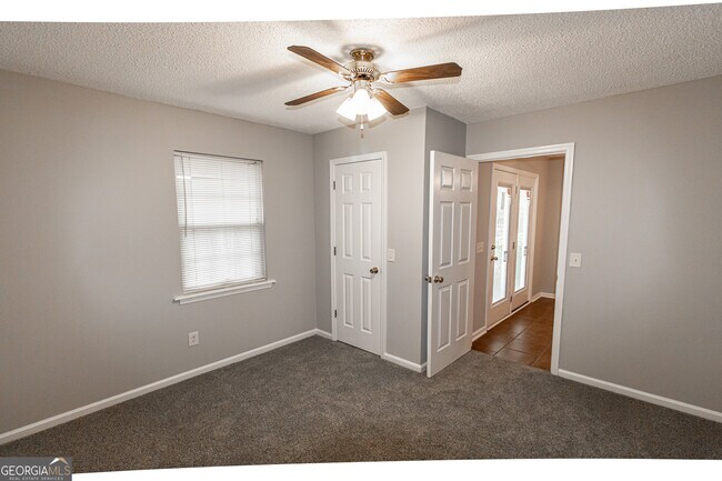 Building Photo - 104 Green Tree Ct