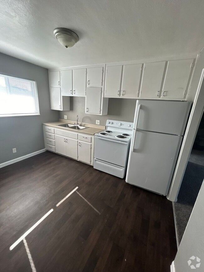 Building Photo - Forest Court Apartment Homes
