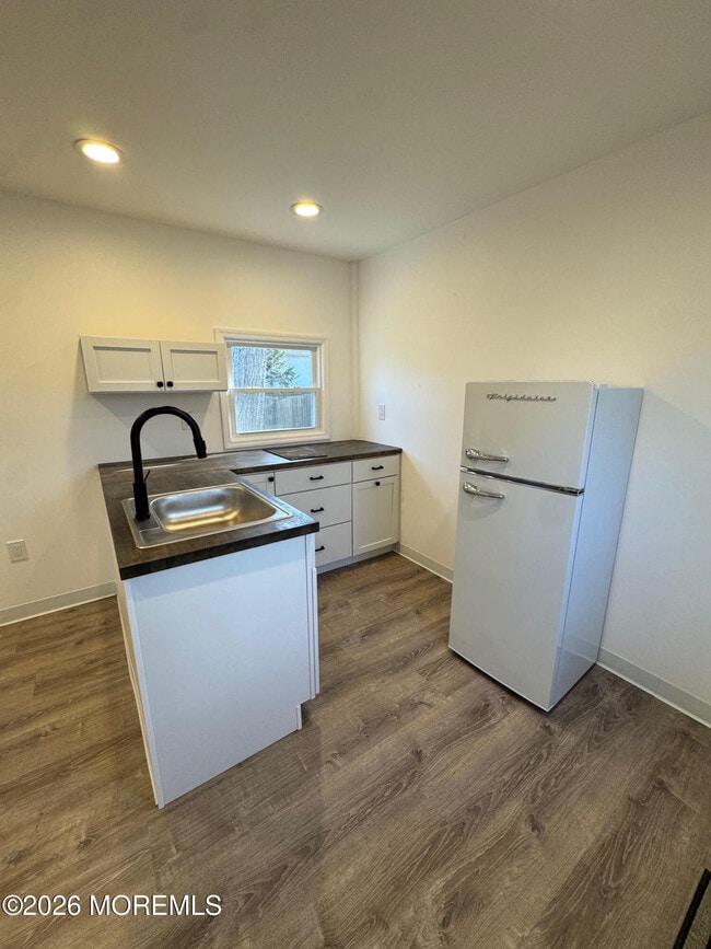 Building Photo - 945 Linden Ave