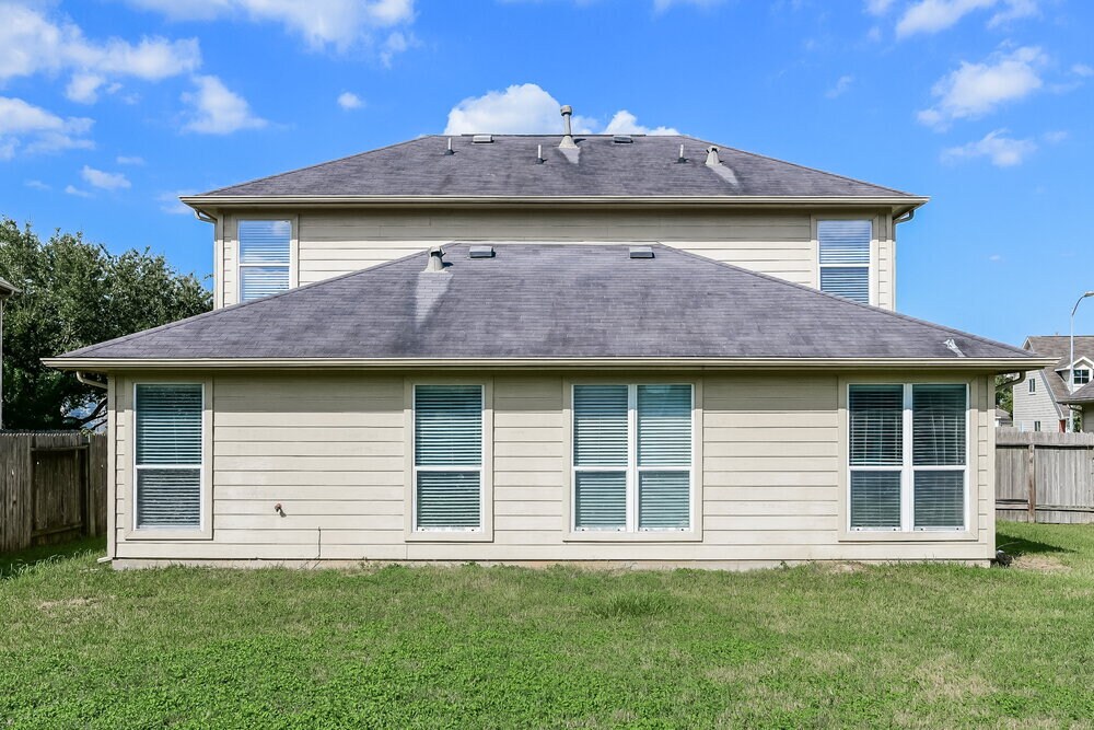 Building Photo - 19811 Lindenwick Ct