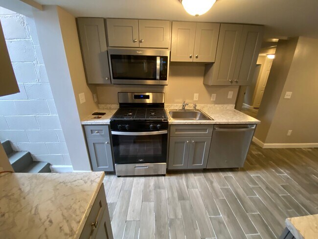 Building Photo - 426 E 15th Ave