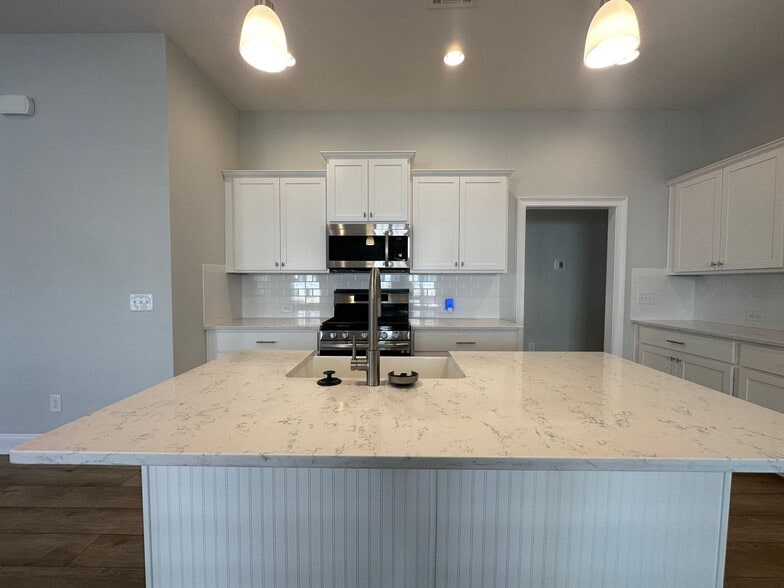 Building Photo - Cottage Style 4 Bedroom Home in Camden Ridge