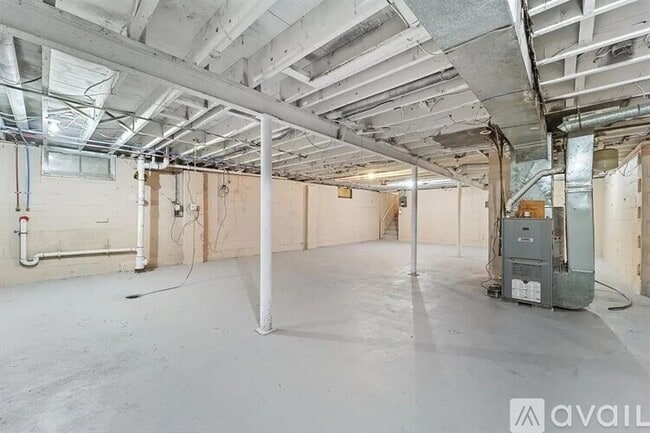 Building Photo - 13 Brookside Ave W