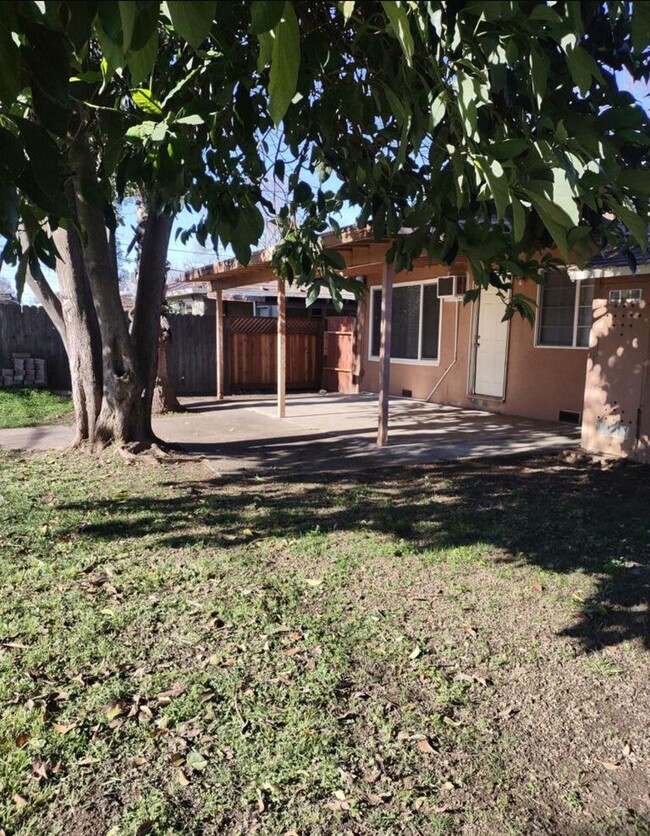 Building Photo - Charming Spacious 3-Bedroom, 1-Bathroom Ho...