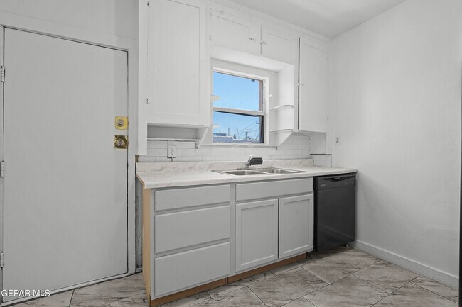 Building Photo - 3418 Frankfort Ave