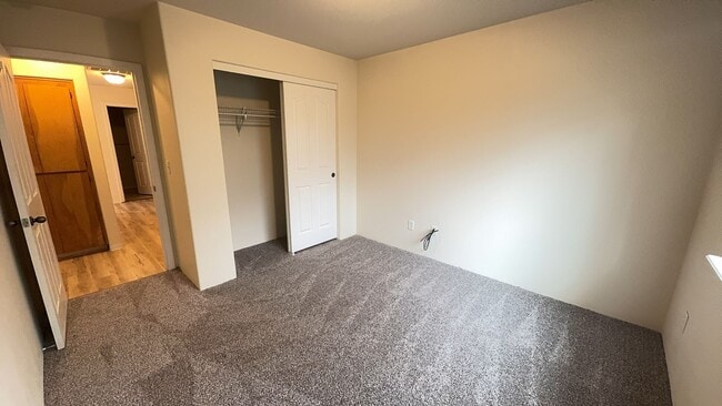 Building Photo - 3 Bedroom 2 Bath Duplex