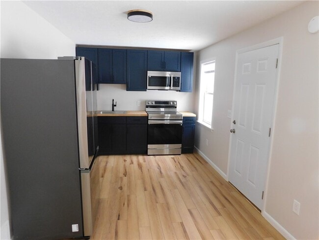 Building Photo - 182 E Main St