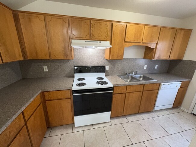 Building Photo - 4300 Abigail Dr