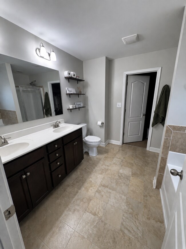 Building Photo - 2520 Clear Pines Ct