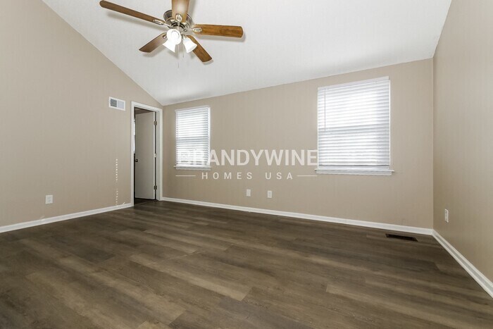 Building Photo - 6623 NW Sioux Dr