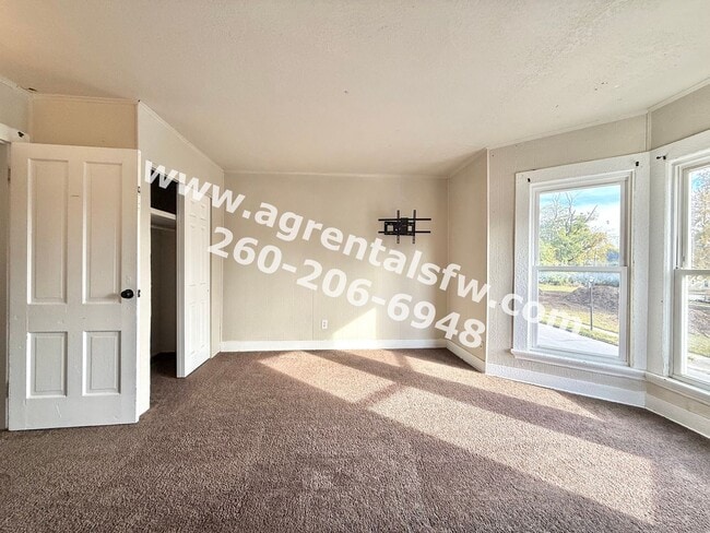 Building Photo - 3 Bedroom House