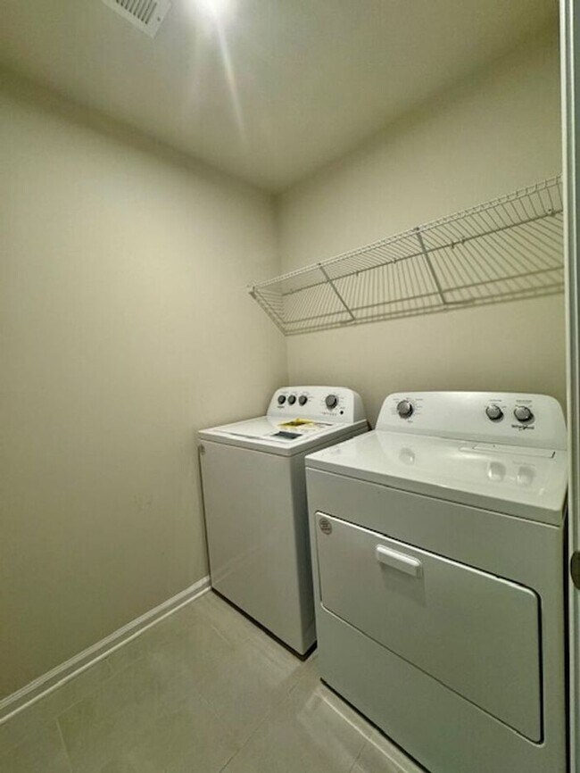 Building Photo - 3BR/2.5BA w/ Quartz Kitchen + Garage in North Charlotte