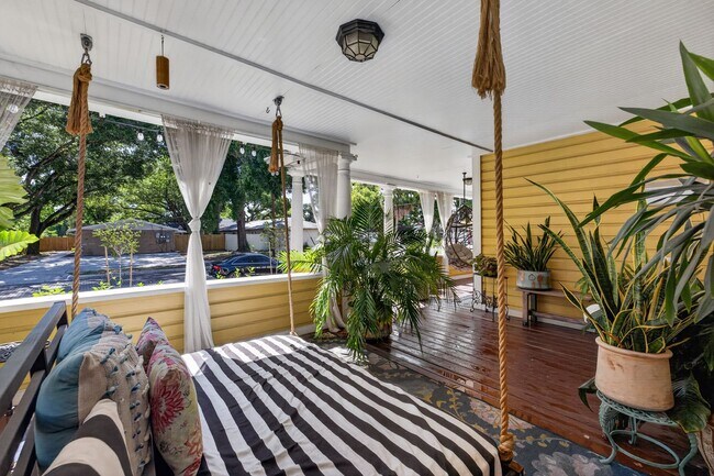 Building Photo - Stunning 4-bedroom home in Tampa! (Bonus room)