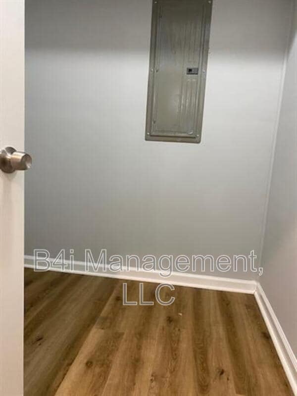 Building Photo - 255 Robert E Lee Dr