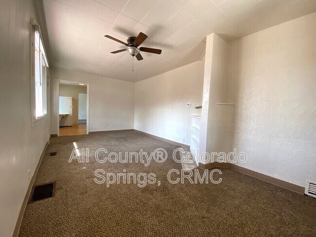 Building Photo - 114 W Brookside St