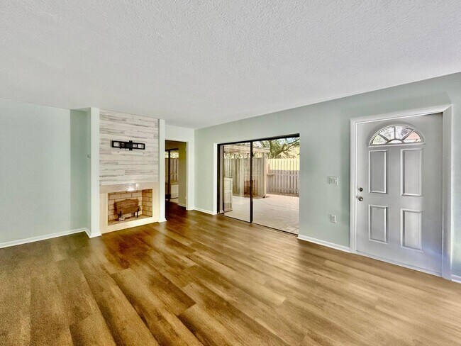 Building Photo - 405 4th Ln