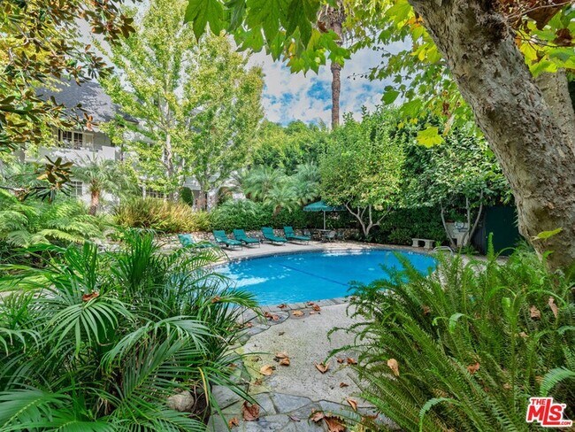 Building Photo - 1321 Hayworth Ave