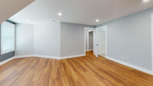 Building Photo - Spacious 10BR/10BA in Fort Sanders  – Perf...