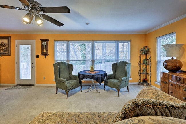 Building Photo - 2109 Woodside Dr