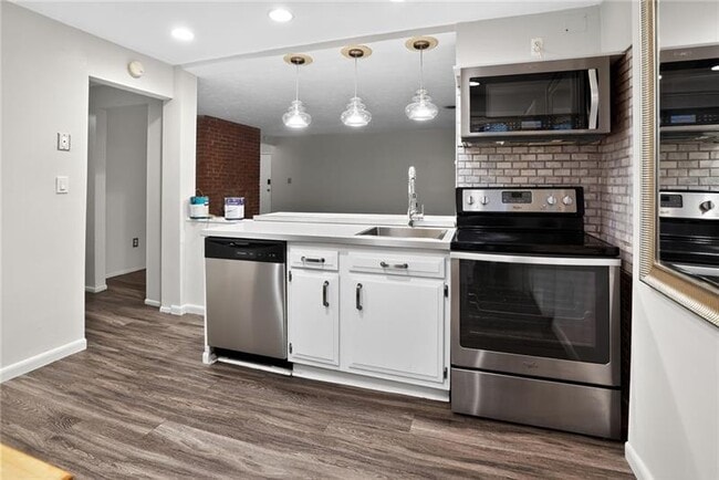 Building Photo - 5523 Ellsworth Ave