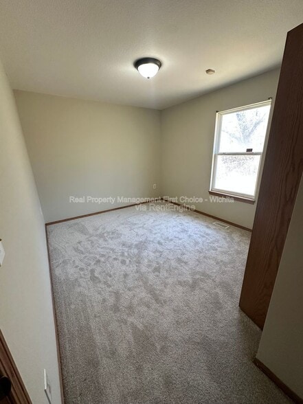 Building Photo - 1450 N Green St