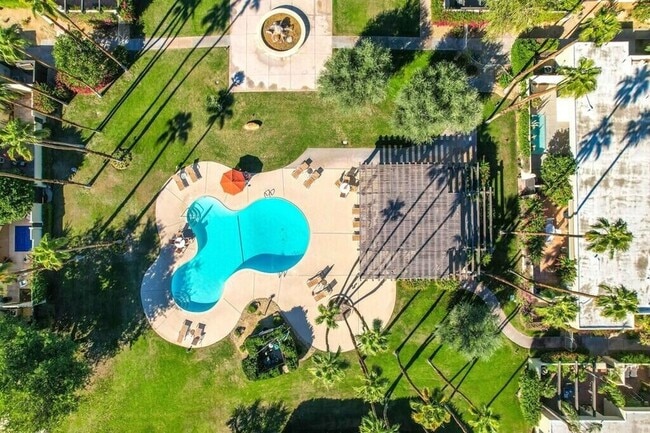 Building Photo - 1173 E Alejo Rd