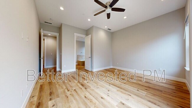 Building Photo - 1807 Palisades Dr