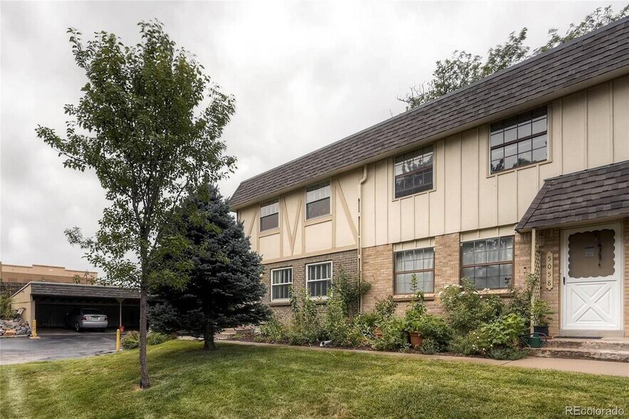 Building Photo - 5060 E Hinsdale Pl