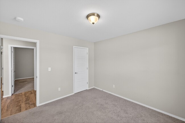 Building Photo - 4018 S 14th Pl