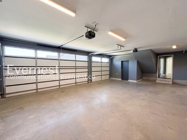 Building Photo - 4-Bed/3.5Bath Home/Available Now!